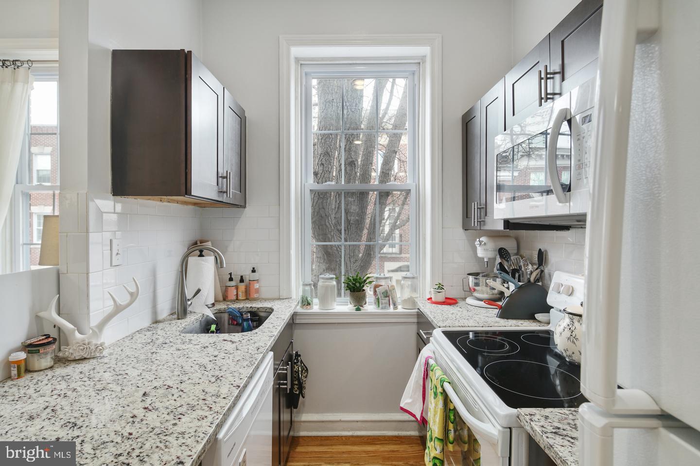 614 Pine Street, Unit 2F Philadelphia, PA 19106 - Photo 4 of 10