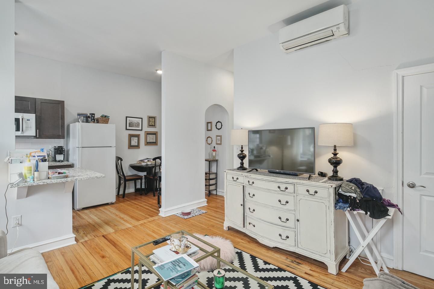 614 Pine Street, Unit 2F Philadelphia, PA 19106 - Photo 6 of 10