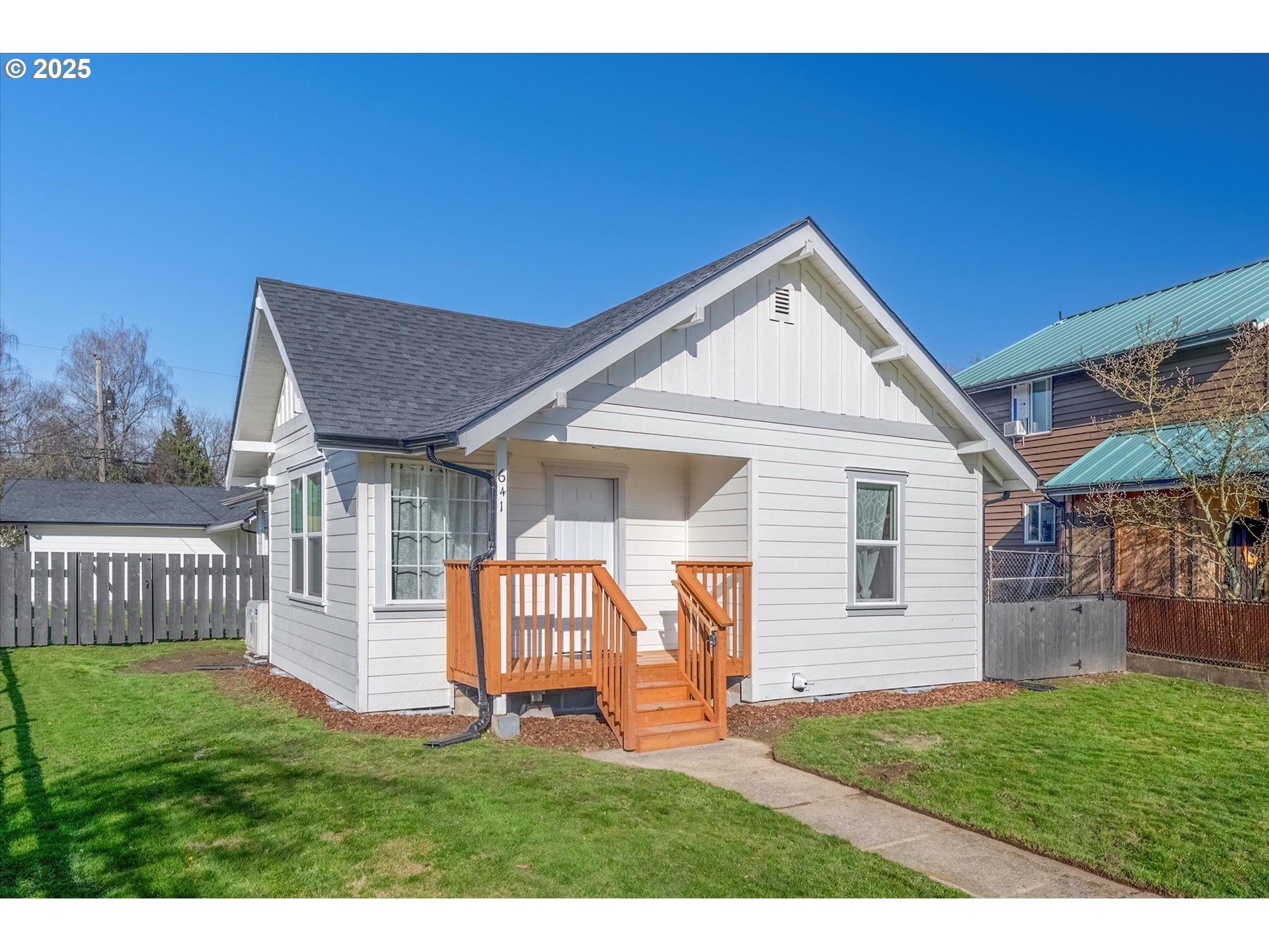 641 15th Avenue Longview, WA 98632 - Photo 2 of 42
