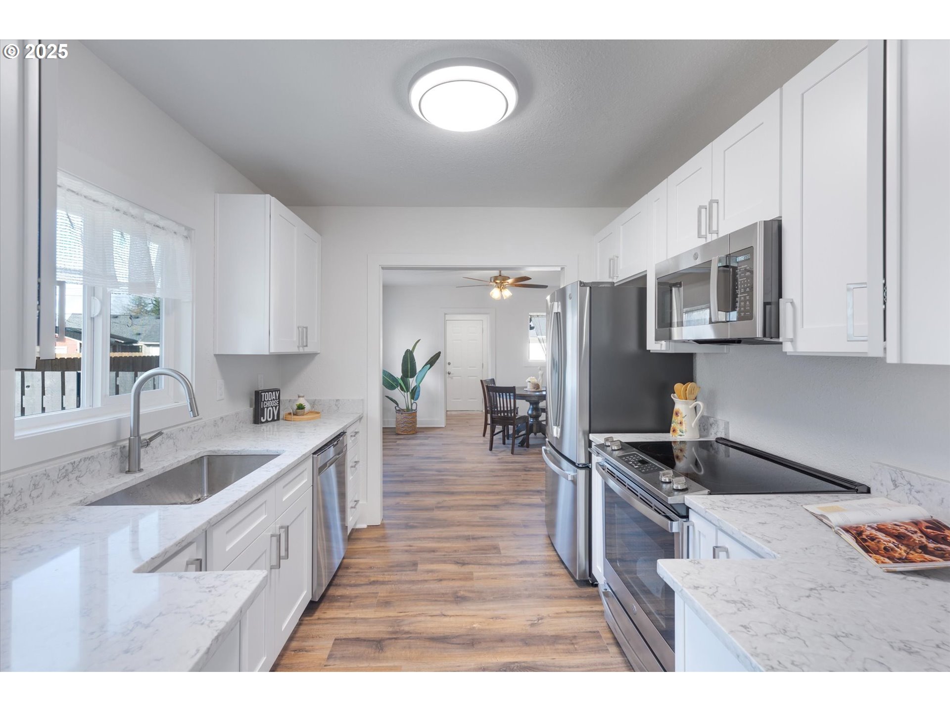 641 15th Avenue Longview, WA 98632 - Photo 7 of 42