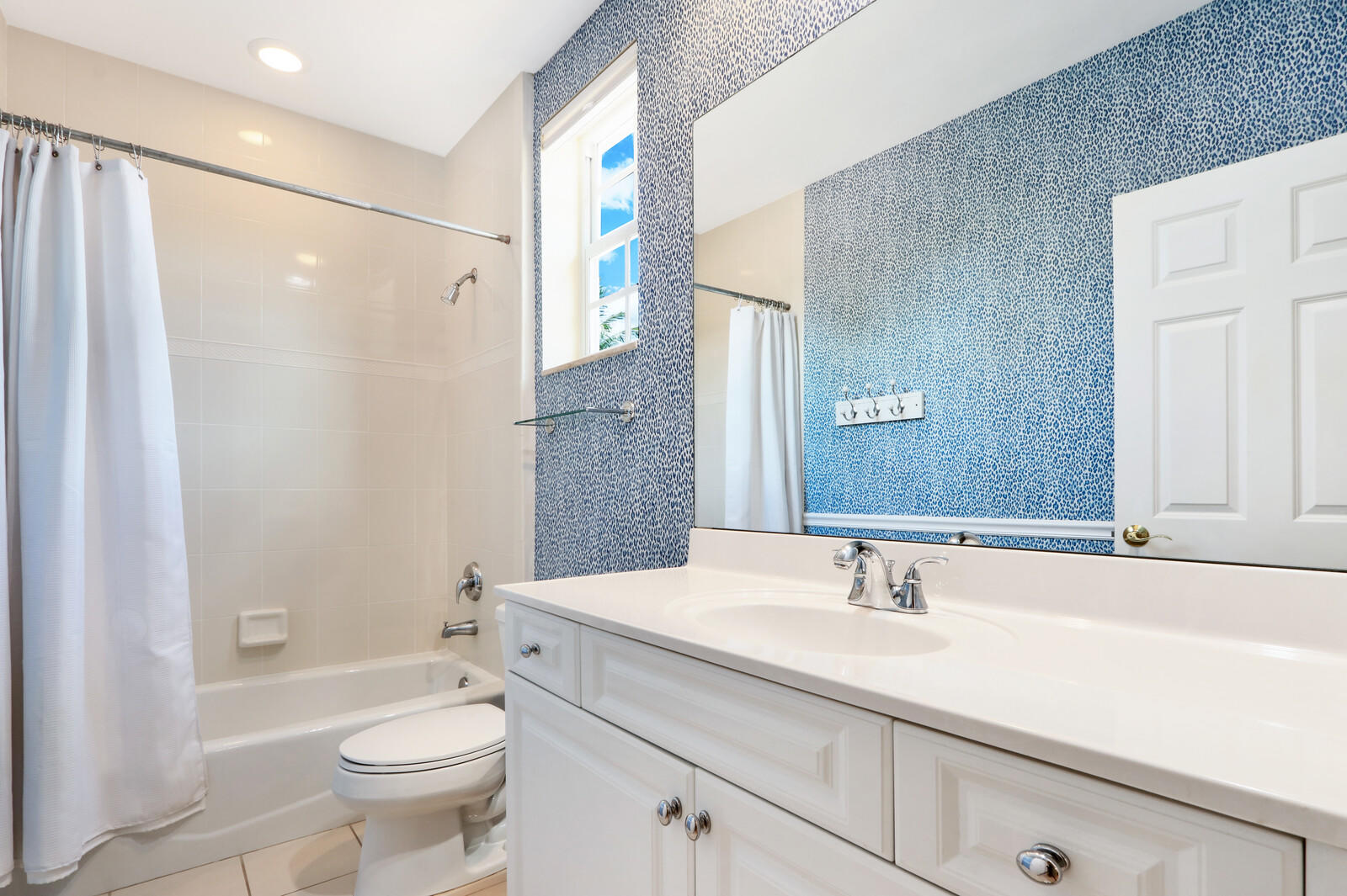 117 Segovia Way Jupiter, FL 33458 - Photo 20 of 36 Bathroom