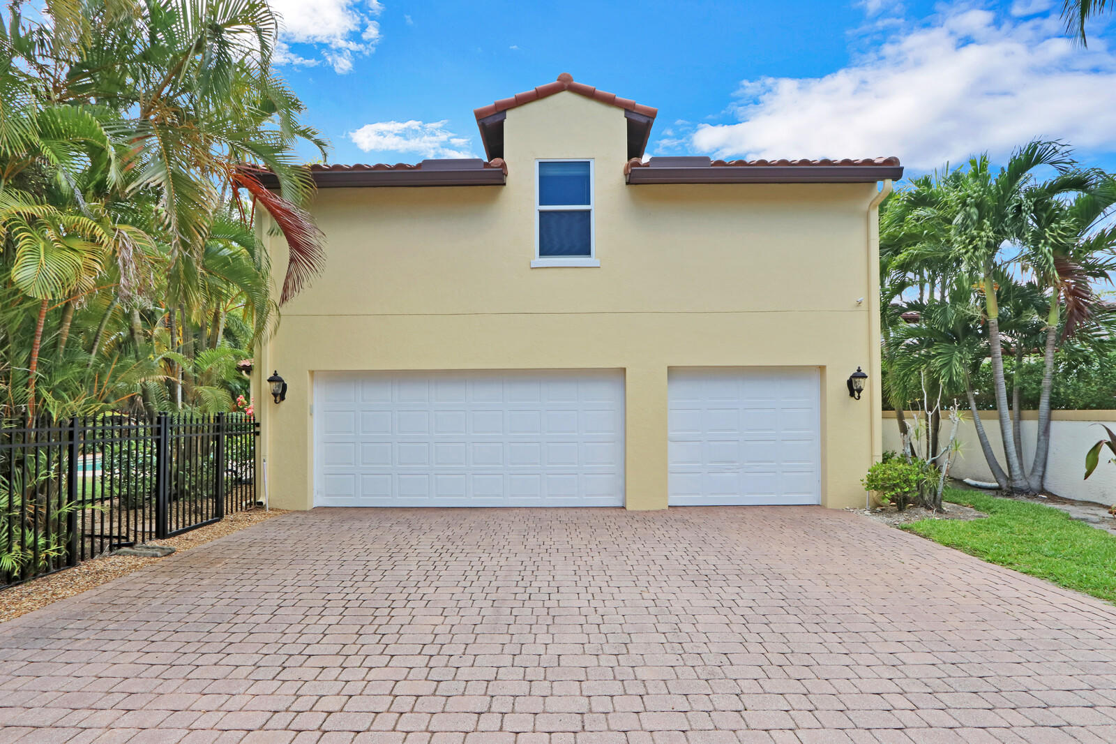 117 Segovia Way Jupiter, FL 33458 - Photo 29 of 36 Garage