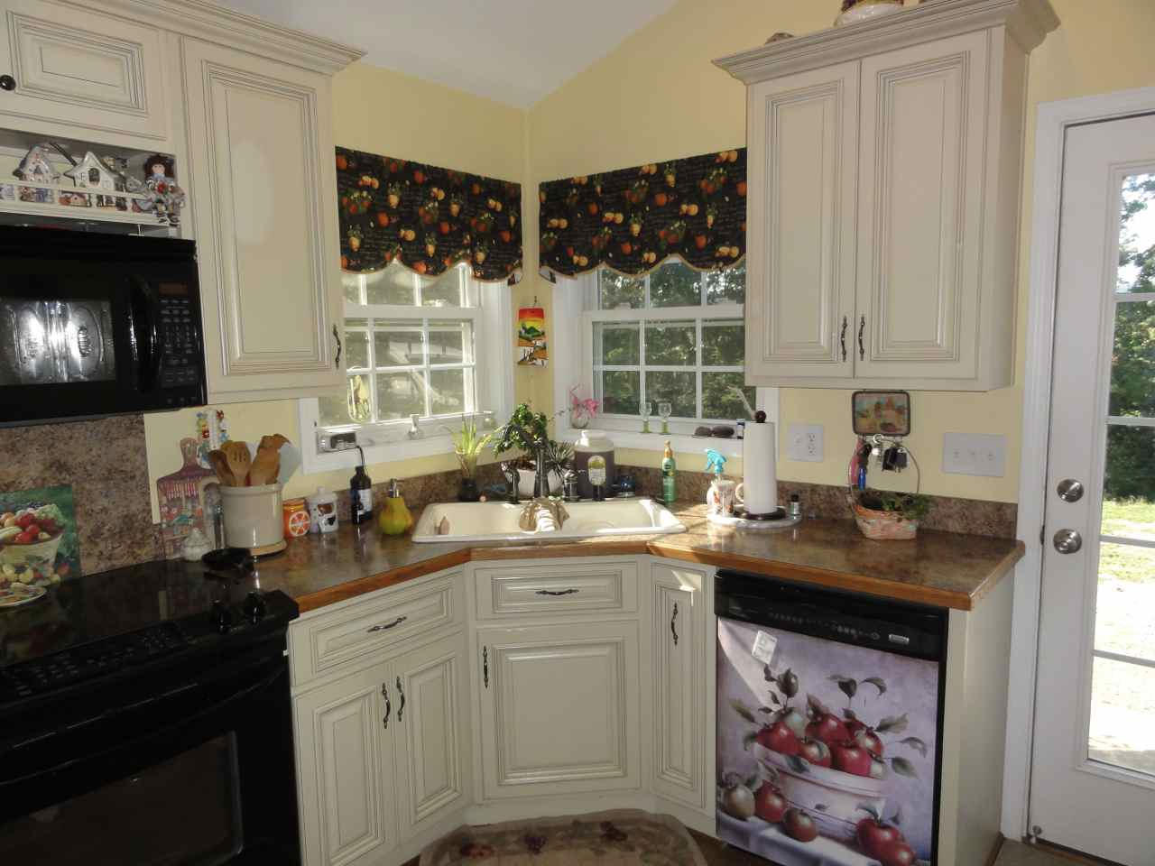 584 Zimmerman Road Blue Ridge, VA 24064 - Photo 8 of 33 a kitchen with stainless steel appliances a stove a sink and a microwave