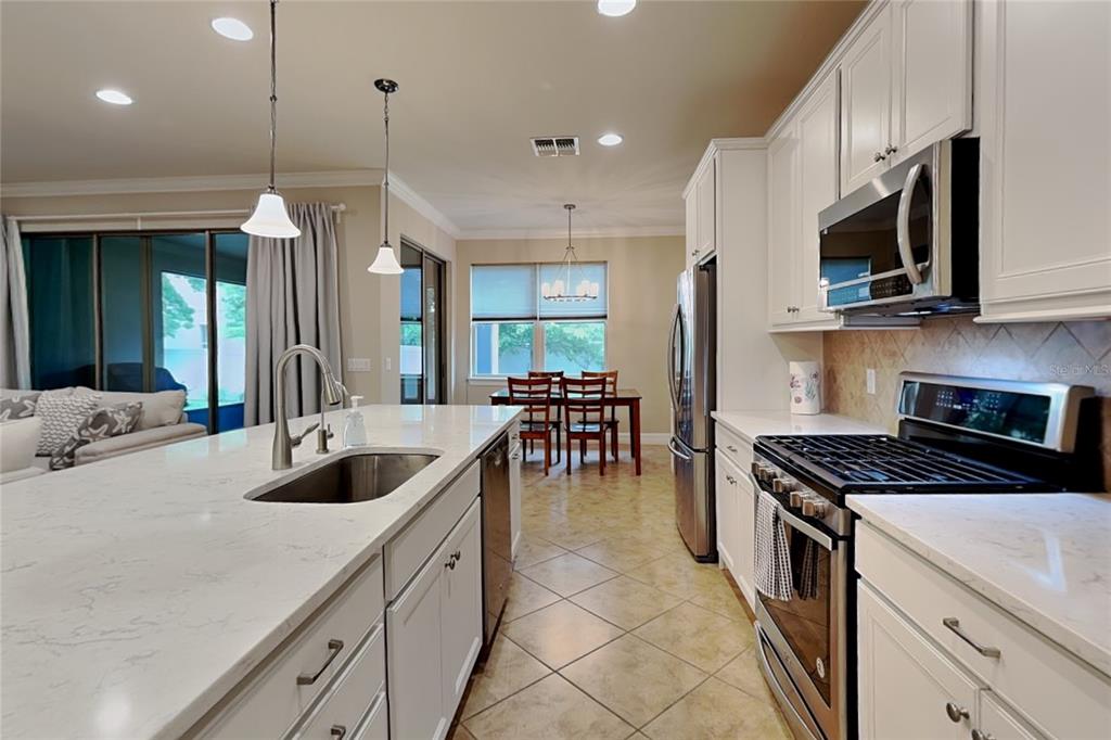 10713 BERRY CREEK Road Orlando, FL 32836 - Photo 7 of 38