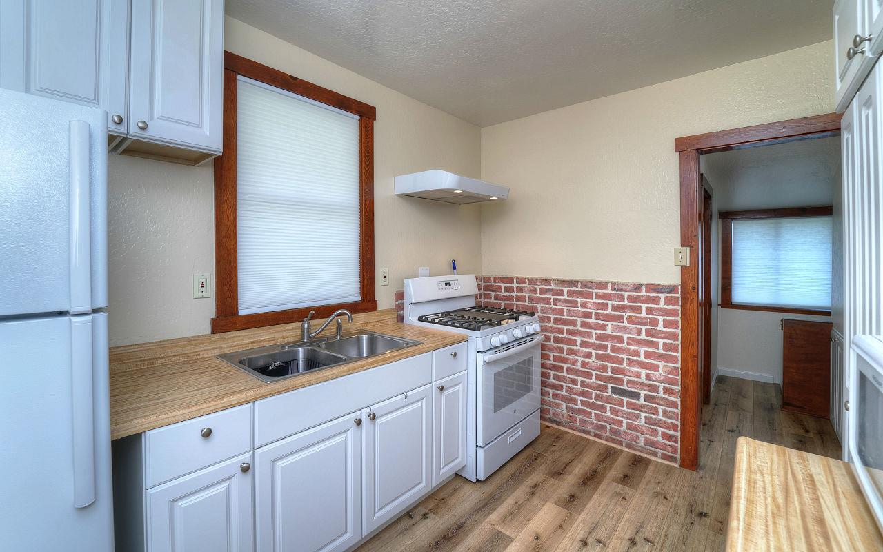 358 Clifton Road Pacifica, CA 94044 - Photo 5 of 22