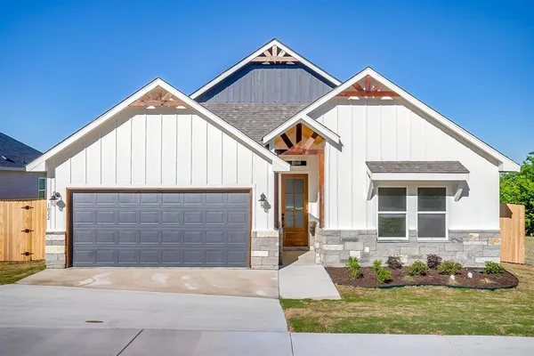 $372,000 | 1022 Lakeview Ridge, White Settlement, TX 76108