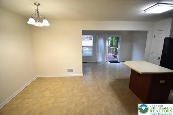 $2,400 | 150 Knollwood Drive, Easton, PA 18042