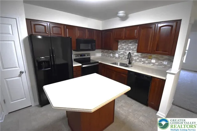 $2,400 | 150 Knollwood Drive, Easton, PA 18042