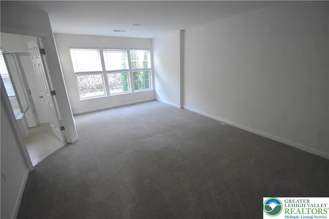 $2,400 | 150 Knollwood Drive, Easton, PA 18042