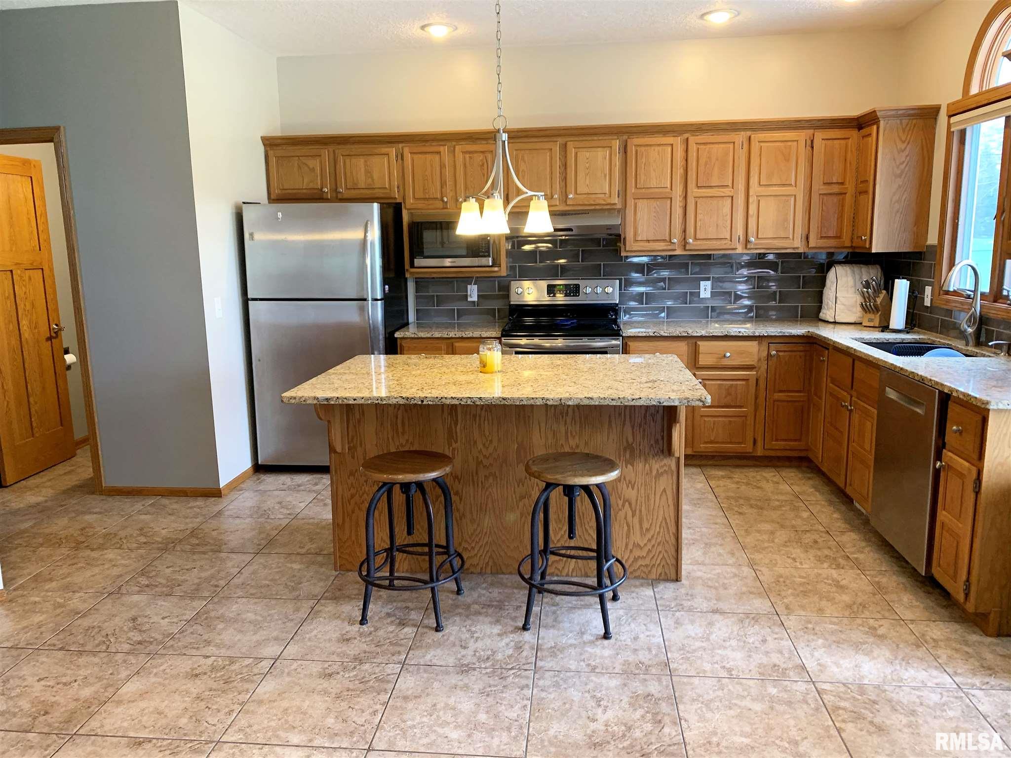 5210 Remington Road Bettendorf, IA 52722 - Photo 9 of 37 Gallery Image 9