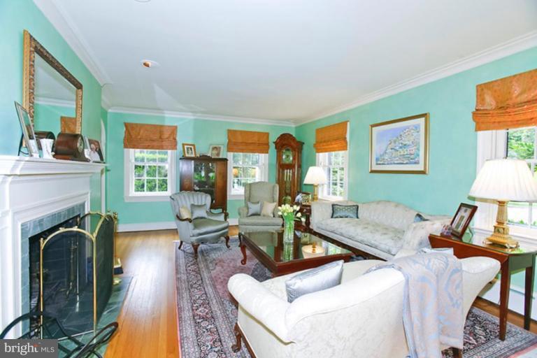 1719 Hoban Road Northwest Washington, DC 20007 - Photo 3 of 19 Living Room #2