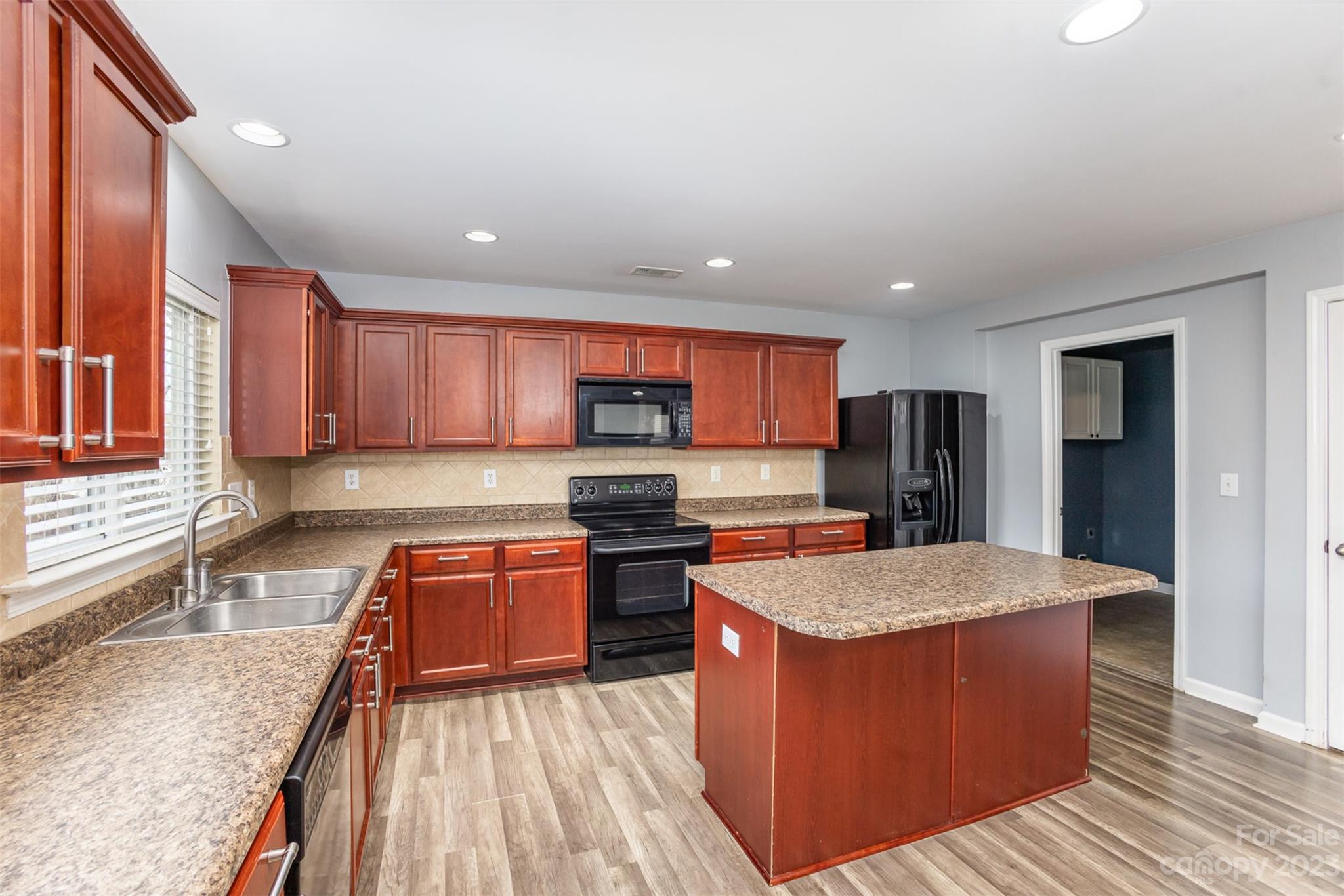 9048 Seamill Road Charlotte, NC 28278 - Photo 12 of 37 Gallery Image 12