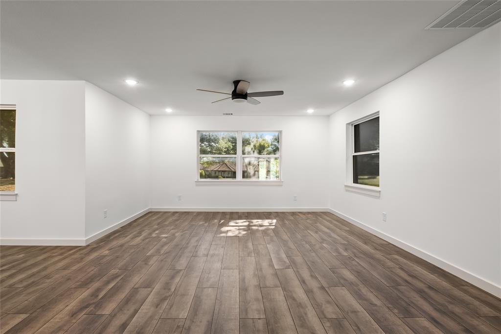 909 Robertson Road Grand Prairie, TX 75050 - Photo 8 of 36 Gallery Image 8