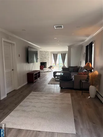 $4,300 | 170 Manhattan Avenue, Teaneck, NJ 07666