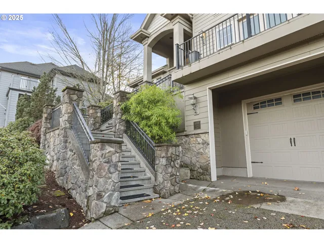 a picture of the house and a yard