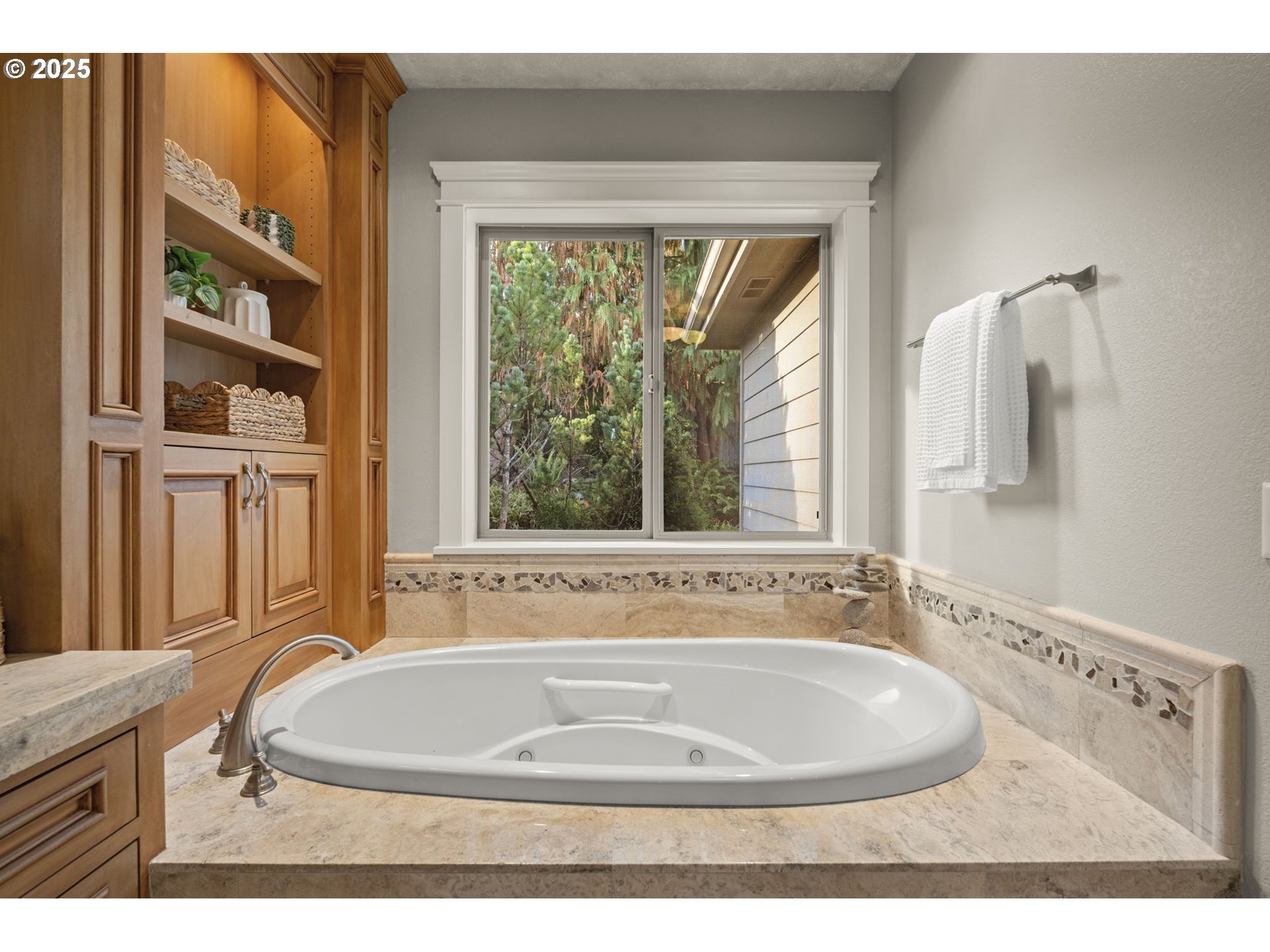 6035 Fernhill Loop Springfield, OR 97478 - Photo 31 of 48 a bath tub sitting next to a window