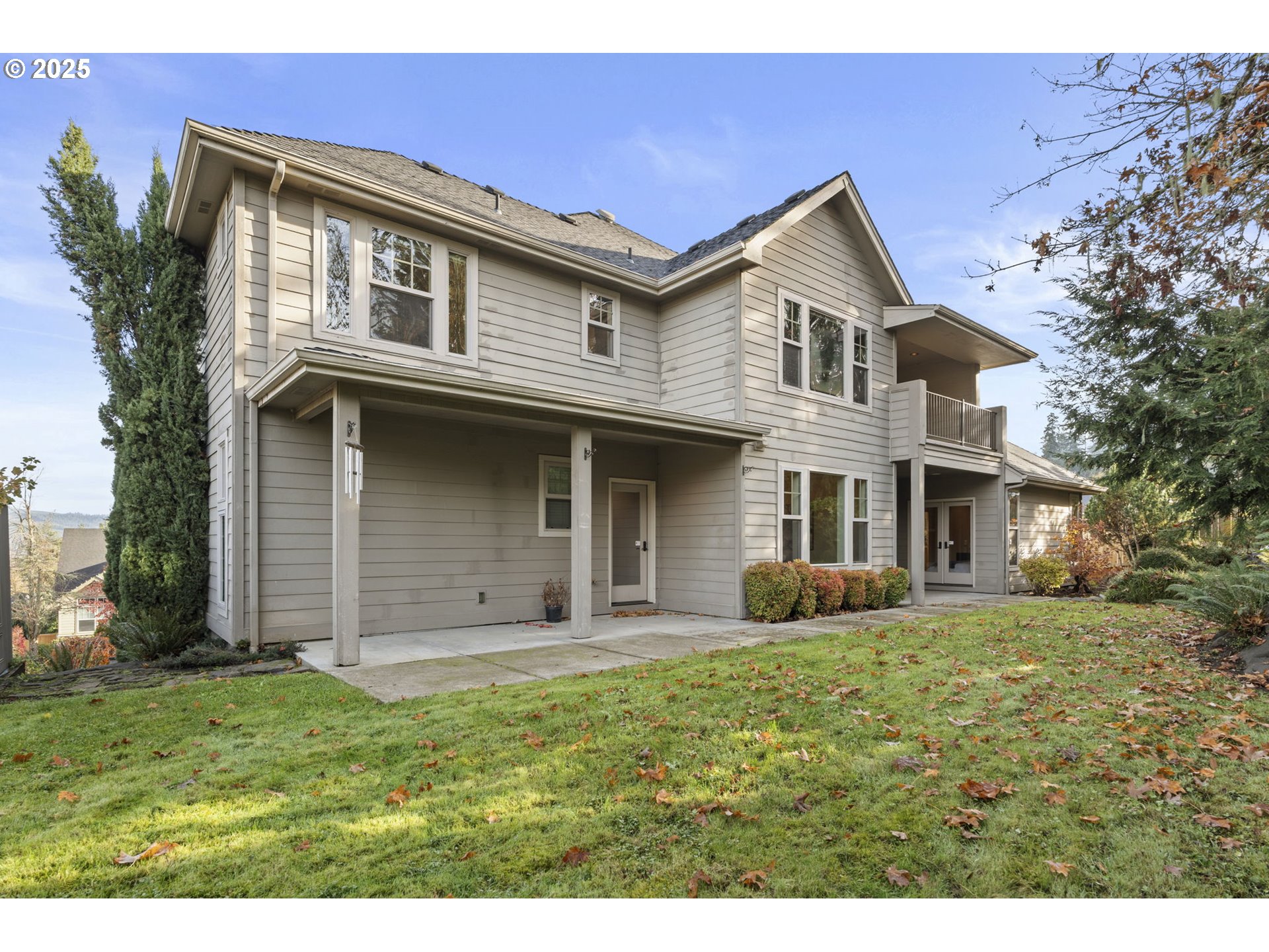 6035 Fernhill Loop Springfield, OR 97478 - Photo 43 of 48 a front view of a house with garden