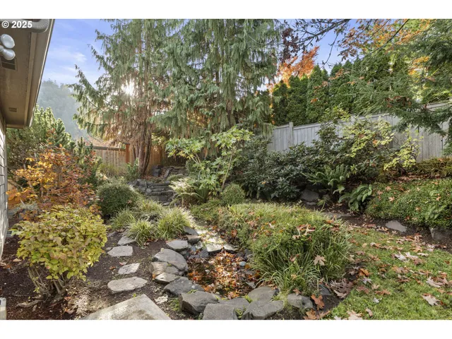 $975,000 | 6035 Fernhill Loop, Springfield, OR 97478