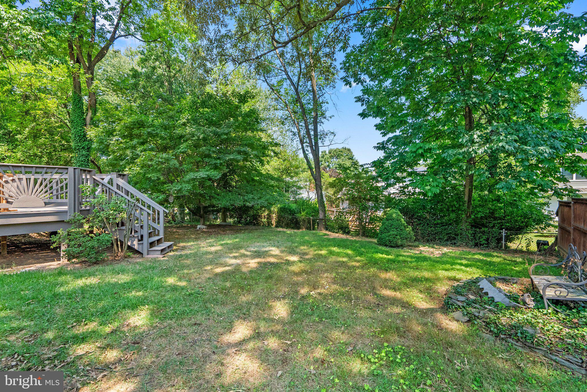 911 Kerwin Road Silver Spring, MD 20901 - Photo 42 of 54 Large private backyard