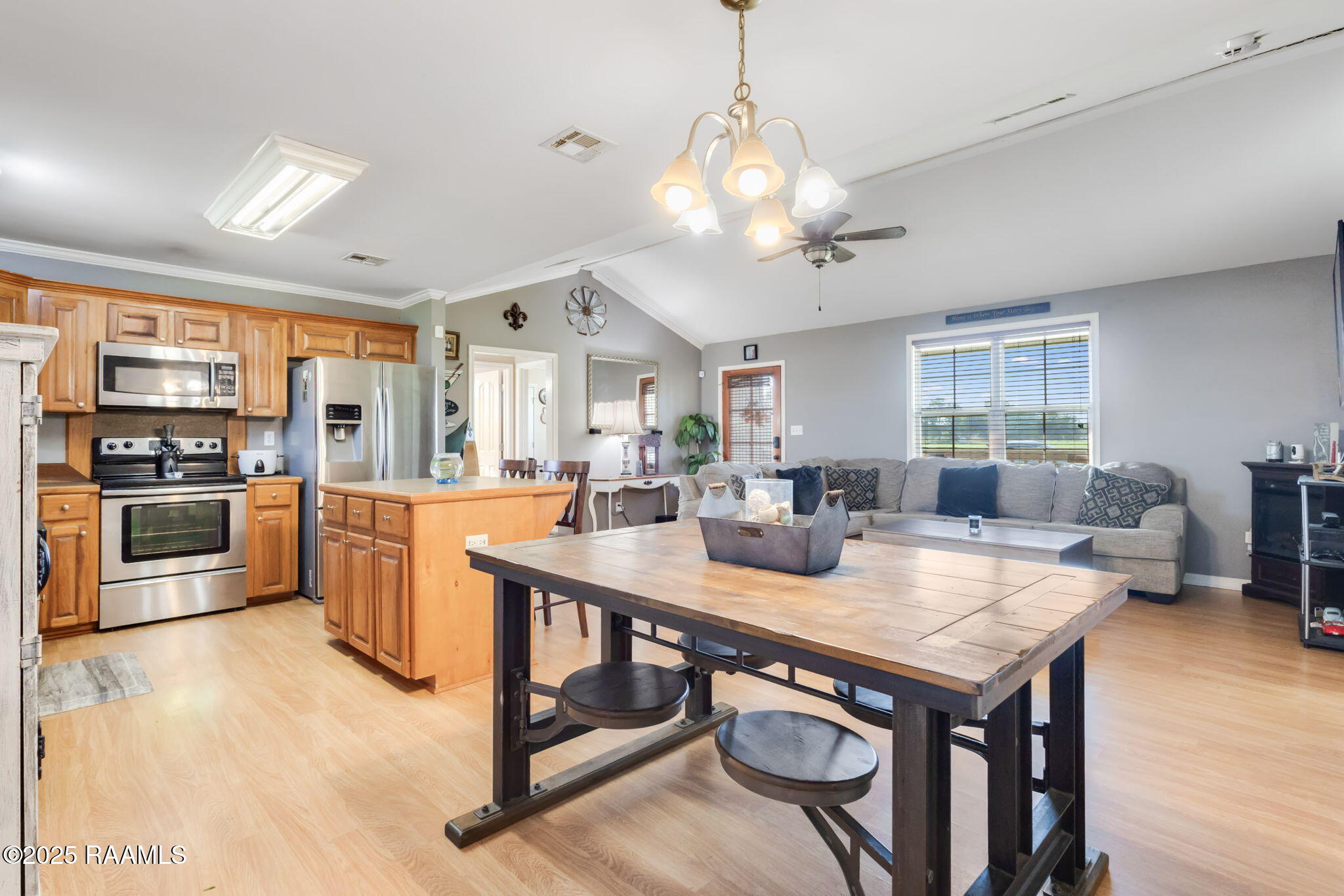 1014 Stanley Robert Road Breaux Bridge, LA 70517 - Photo 4 of 17 10-web-or-mls-1014 Stanley Robert-10