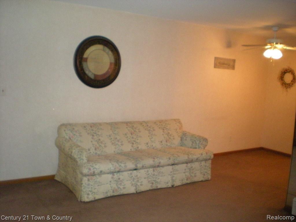 16471 East 10 Mile Road, Unit 2 Eastpointe, MI 48021 - Photo 4 of 18 DSCN5125.jpg