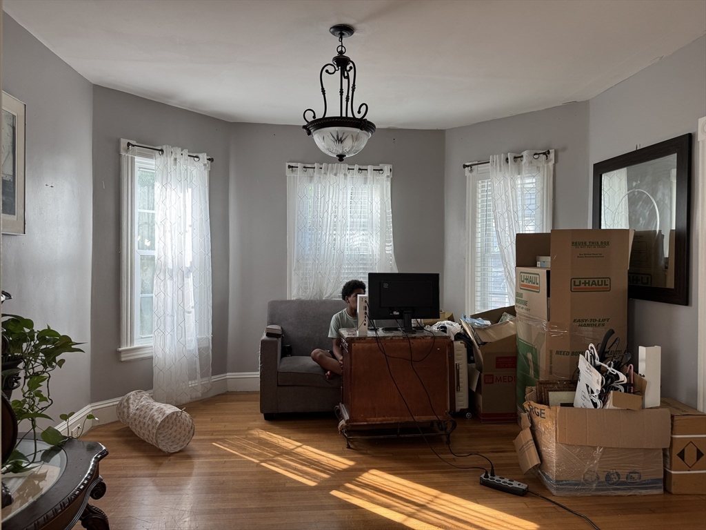 35 Farmland Road Lowell, MA 01850 - Photo 5 of 20