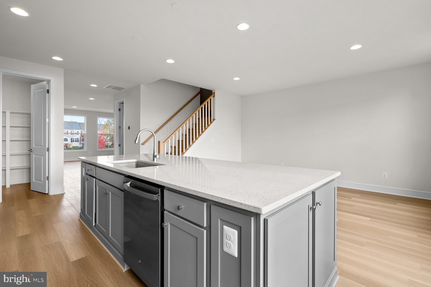 43423 Farringdon Square Ashburn, VA 20148 - Photo 14 of 31 a view of kitchen with cabinets