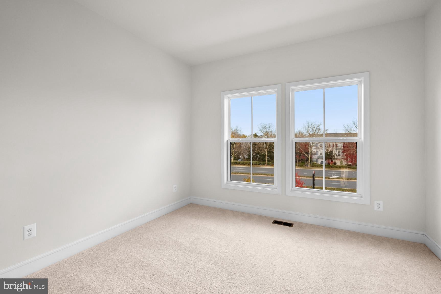 43423 Farringdon Square Ashburn, VA 20148 - Photo 22 of 31 an empty room with windows and closet