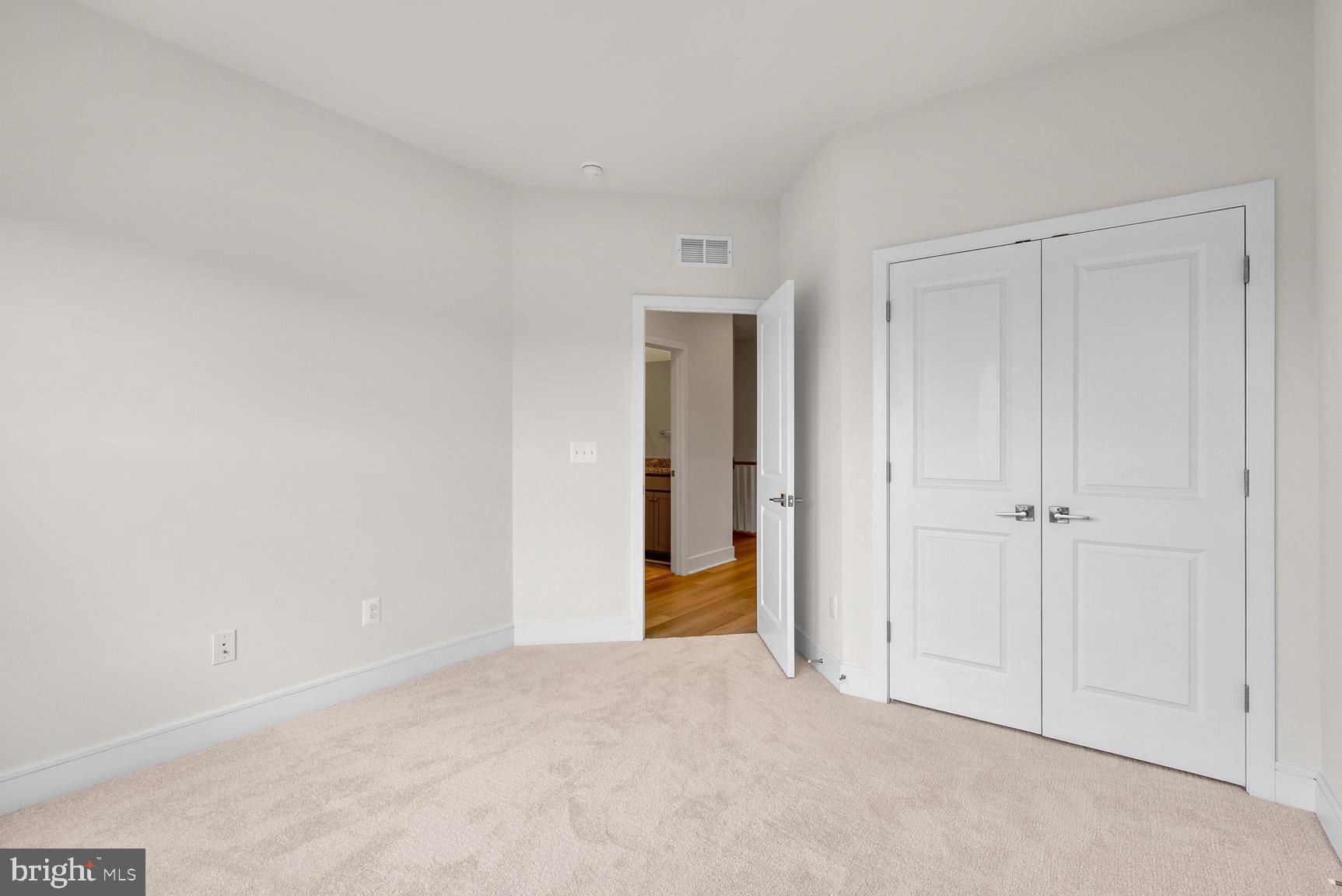 43423 Farringdon Square Ashburn, VA 20148 - Photo 23 of 31 a view of an empty room and closet area