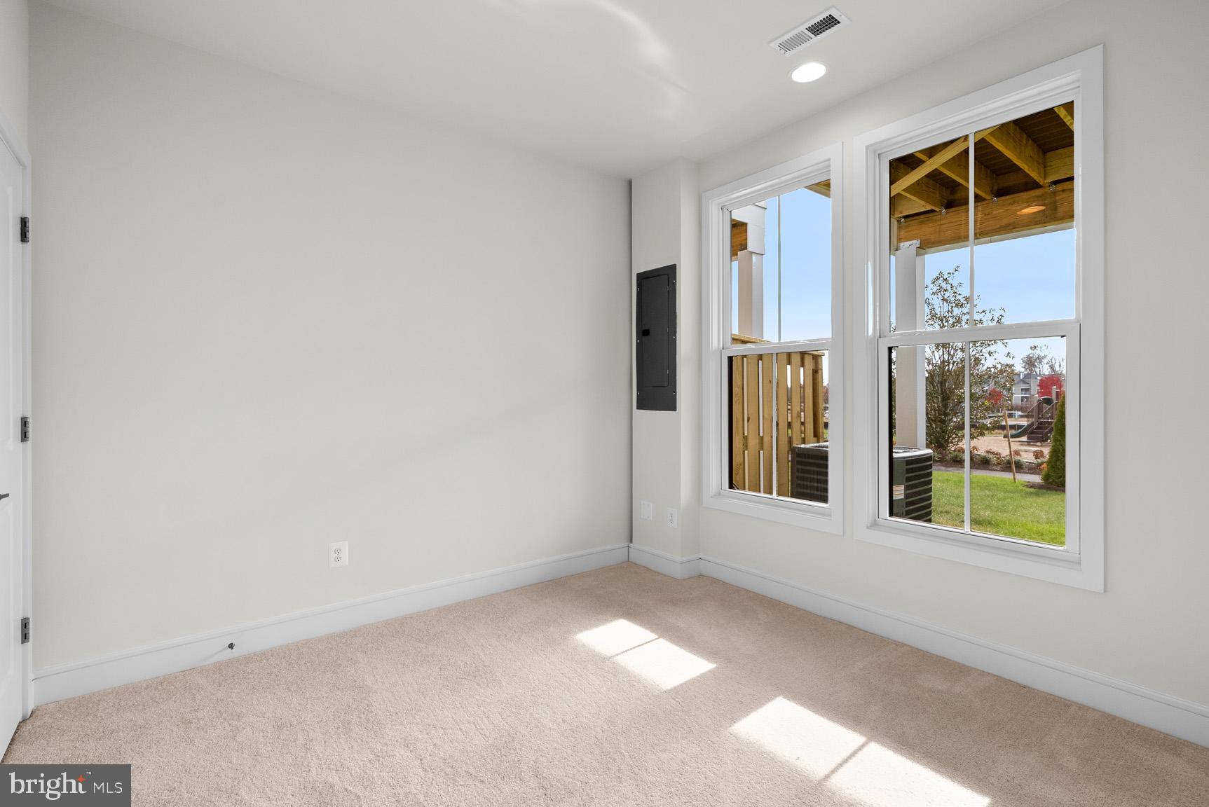 43423 Farringdon Square Ashburn, VA 20148 - Photo 5 of 31 a view of an empty room with a window