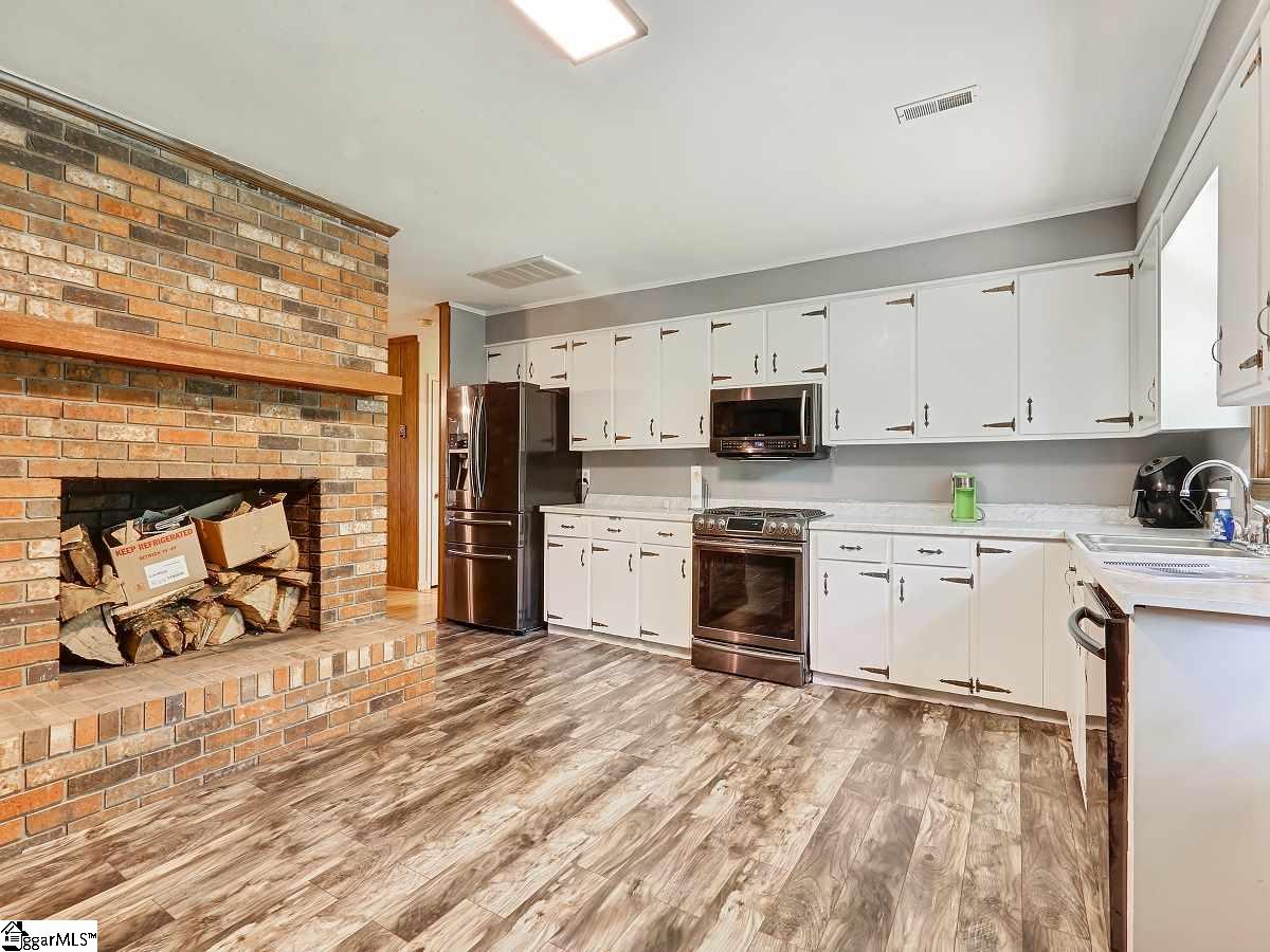 940 Meece Mill Road Pickens, SC 29671 - Photo 3 of 32