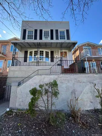 $849,999 | 52-16 69th Place | Maspeth