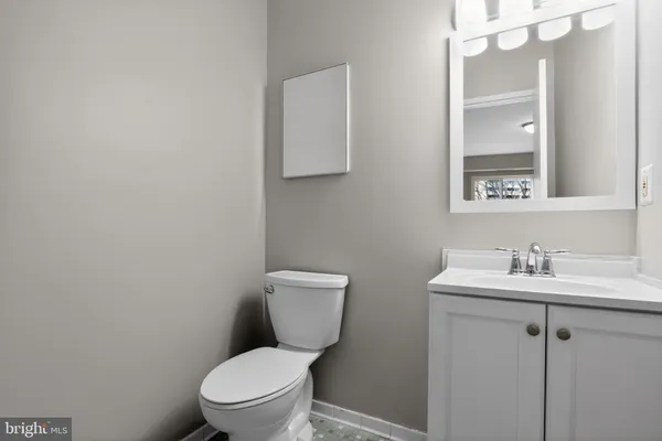 $2,200 | 6137 Edsall Road, Unit I, Alexandria, VA 22304