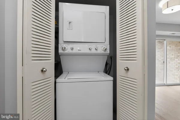 $2,200 | 6137 Edsall Road, Unit I, Alexandria, VA 22304