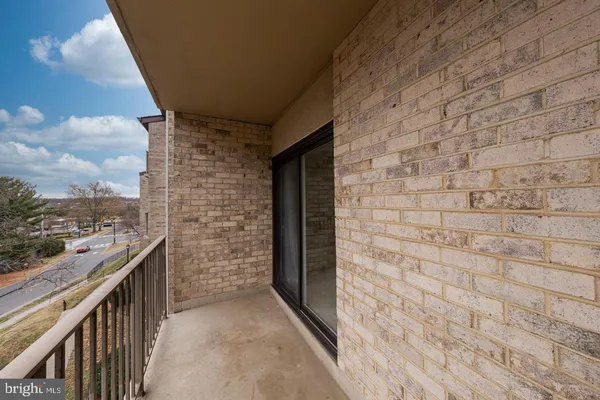 $2,200 | 6137 Edsall Road, Unit I, Alexandria, VA 22304
