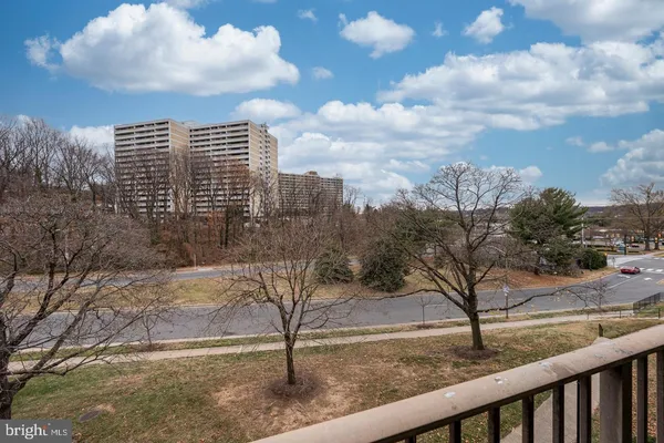 $2,200 | 6137 Edsall Road, Unit I, Alexandria, VA 22304