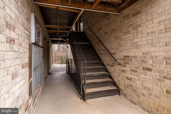 $2,200 | 6137 Edsall Road, Unit I, Alexandria, VA 22304