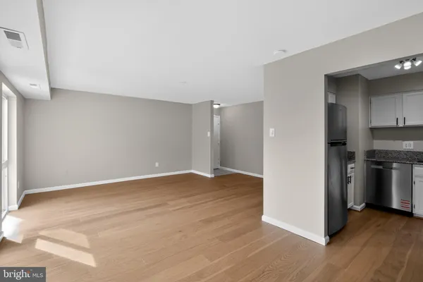 $2,200 | 6137 Edsall Road, Unit I, Alexandria, VA 22304