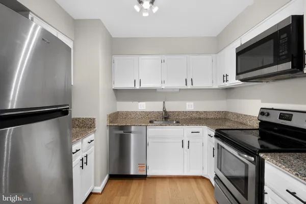$2,200 | 6137 Edsall Road, Unit I, Alexandria, VA 22304