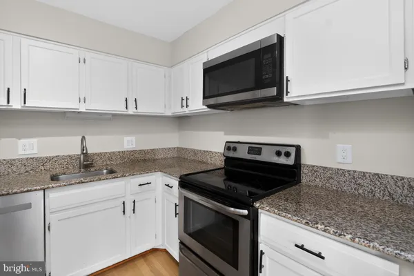 $2,200 | 6137 Edsall Road, Unit I, Alexandria, VA 22304