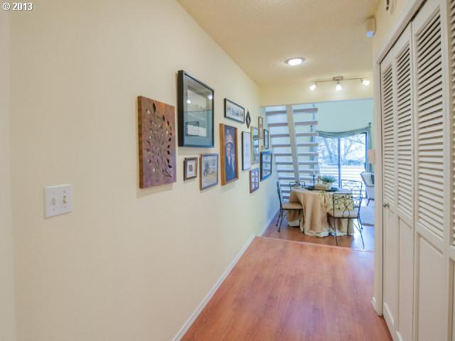 4596 Southwest Comus Place, Unit 6B Portland, OR 97219 - Photo 8 of 16 Gallery Image 8