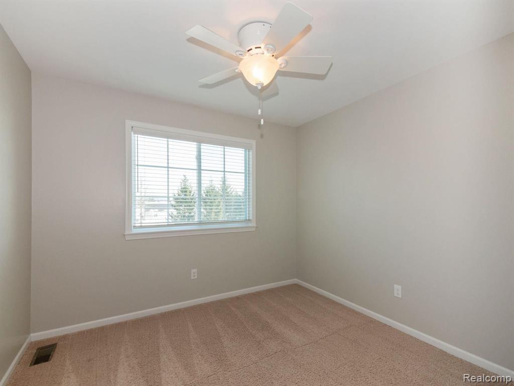 8293 Meadow Ridge Clarkston, MI 48348 - Photo 23 of 38
