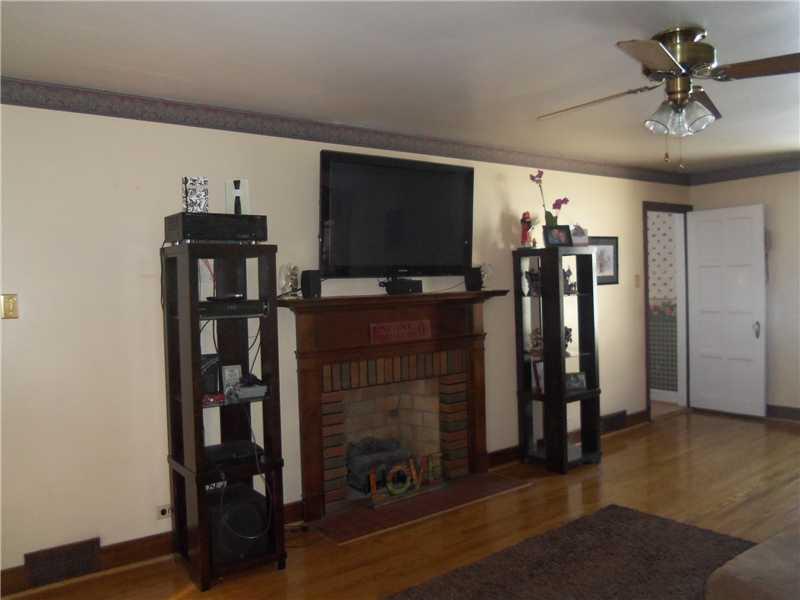 295 Fremont Road Charleroi, PA 15022 - Photo 4 of 13 Living Room.