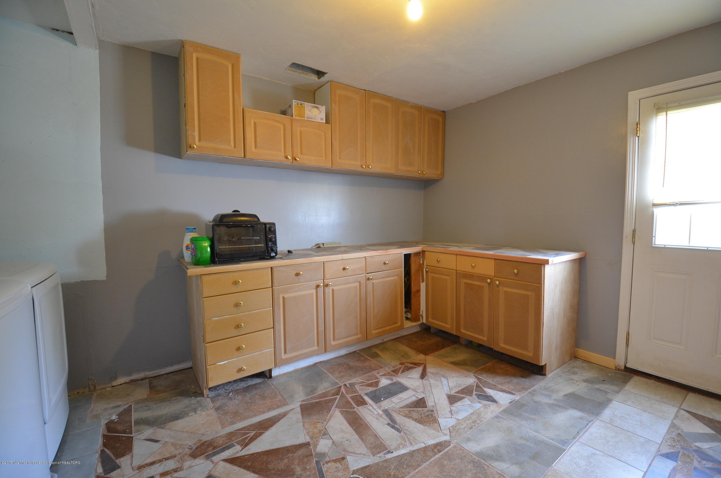 10671 Stark Acres Road Olive Branch, MS 38654 - Photo 23 of 30 Mudroom2