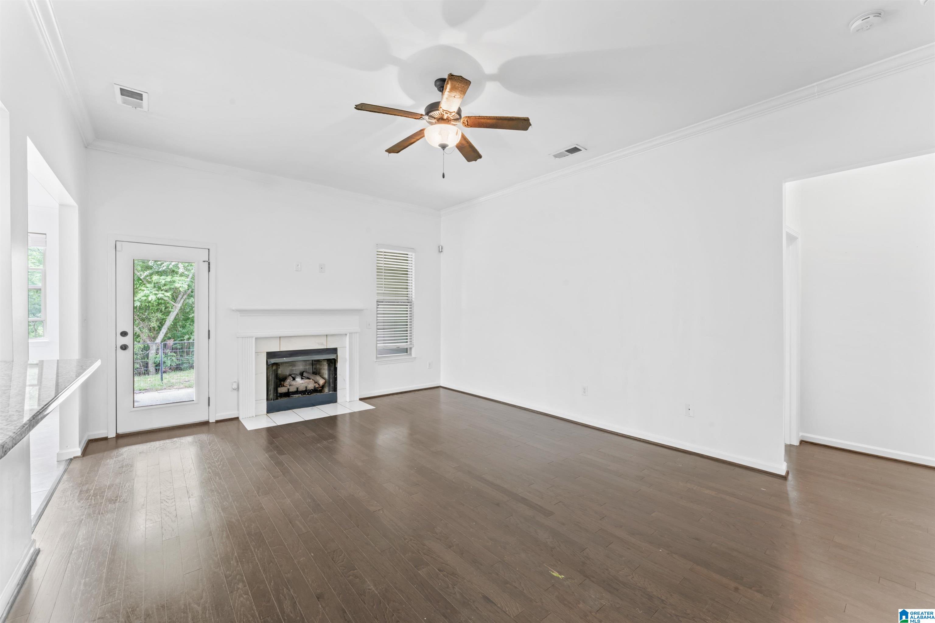 2043 Kerry Circle Calera, AL 35040 - Photo 4 of 38