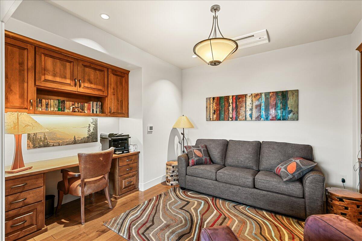 175 Lithia Way, Unit 303 Ashland, OR 97520 - Photo 10 of 44