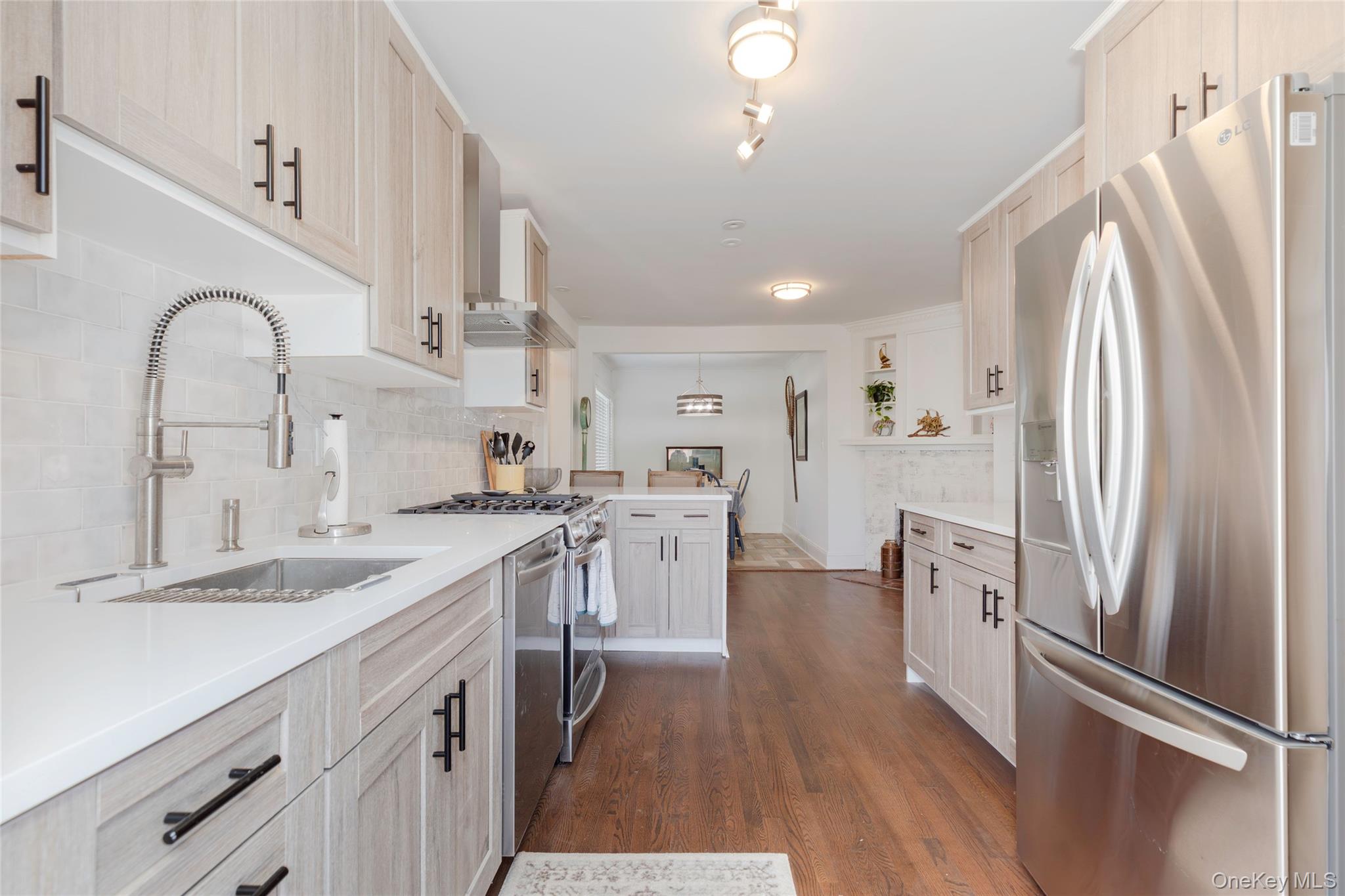 211 Bowne Street Bronx, NY 10464 - Photo 4 of 28