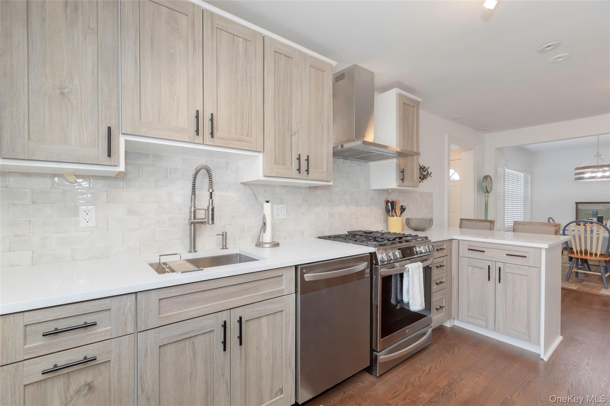 211 Bowne Street Bronx, NY 10464 - Photo 5 of 28