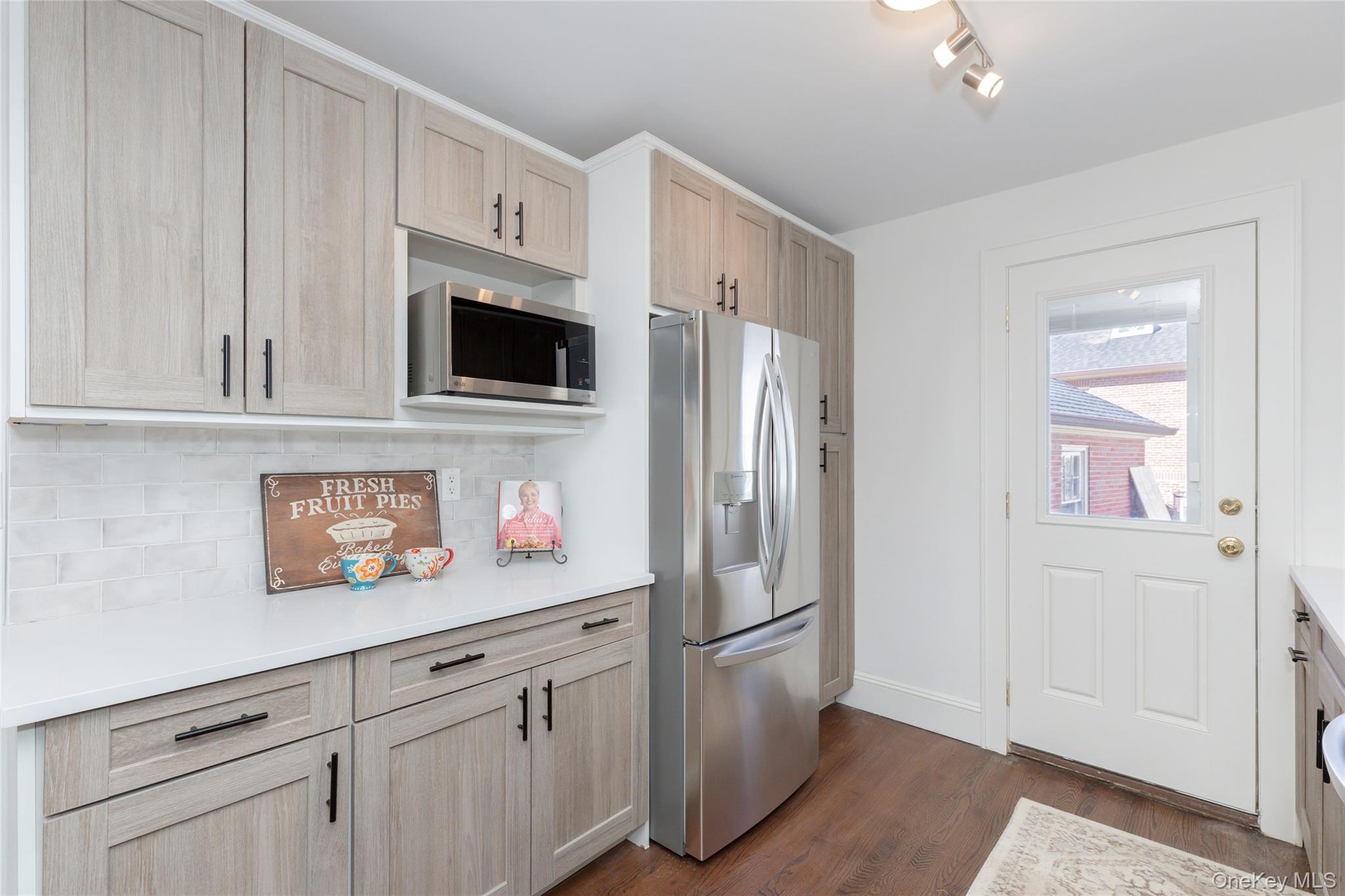 211 Bowne Street Bronx, NY 10464 - Photo 6 of 28