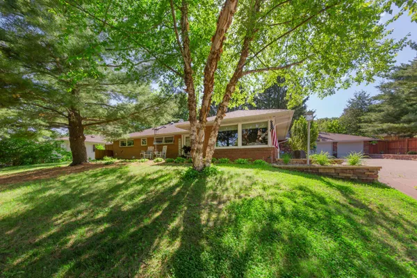 $359,900 | 716 North 8th Street, St. Peter, MN 56082